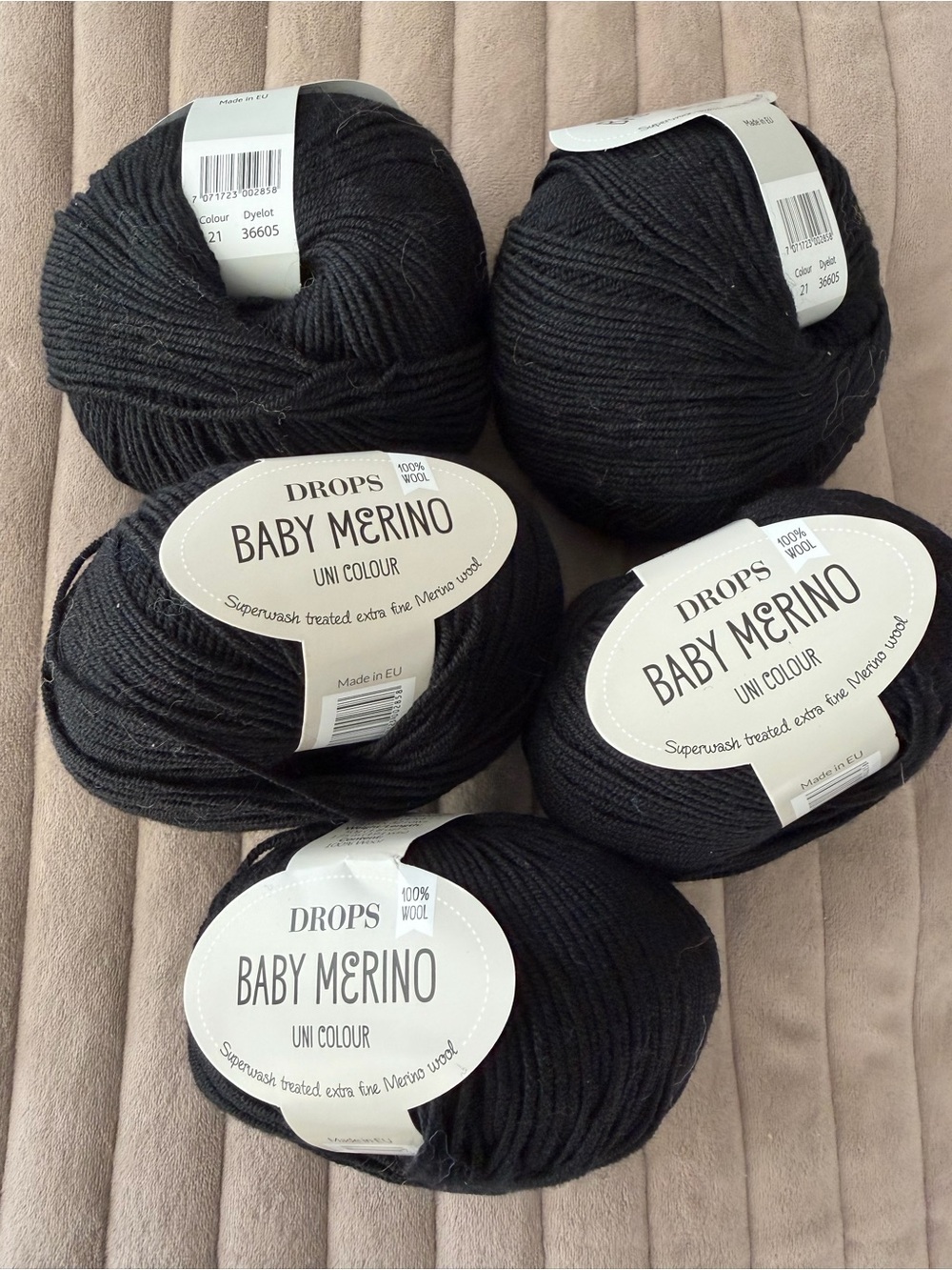 Baby Merino Yarn - Black lot of 5